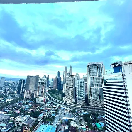 Deluxe Suite Klcc Sky Pool By Alaman Kuala Lumpur Exterior photo