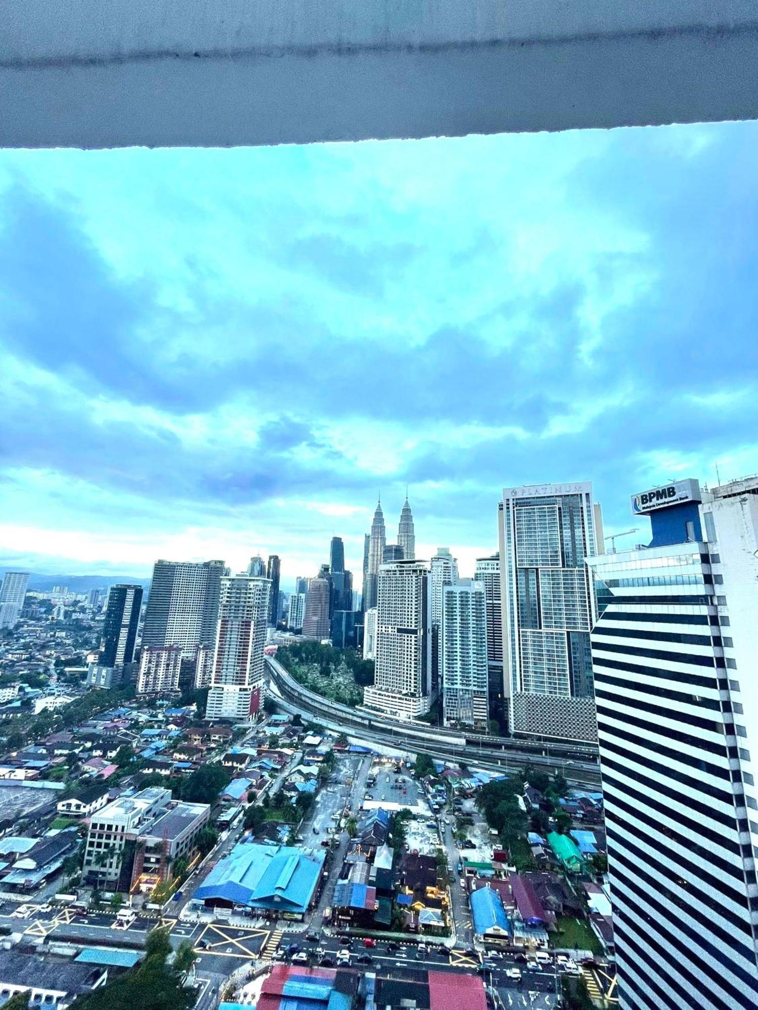 Deluxe Klcc Sky Pool By Alaman Apartment *